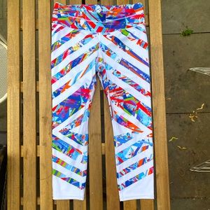 Athleta colorful Kaleidoscope Sonar Capri leggings Sz S